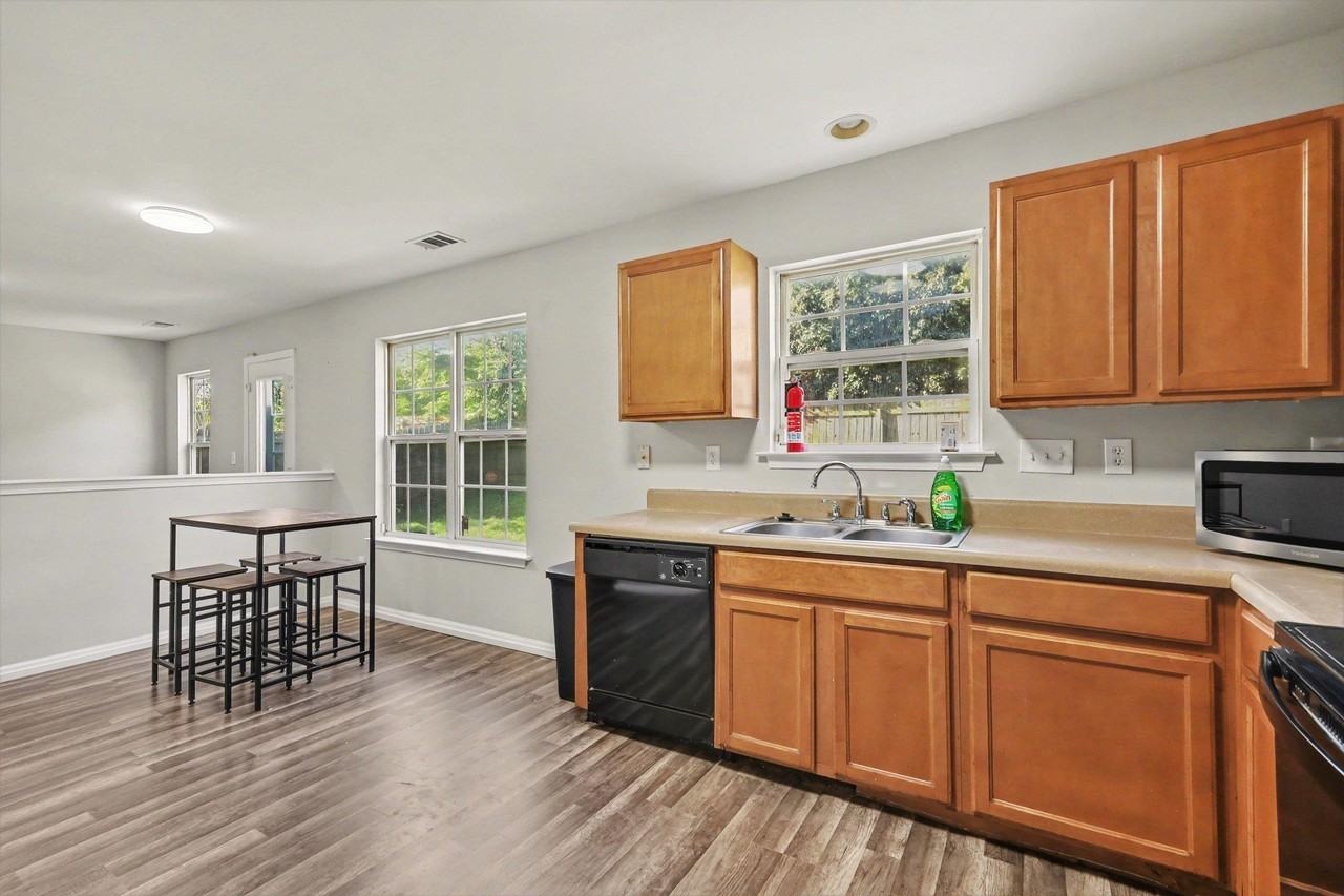 Robin Terry Ct - Photo 6 of 16