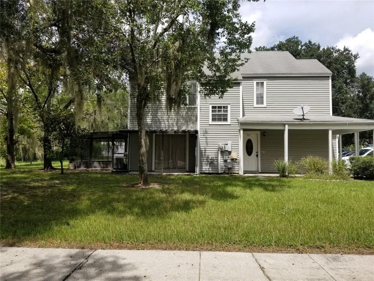 8202 Broward Pl - Photo 4 of 45