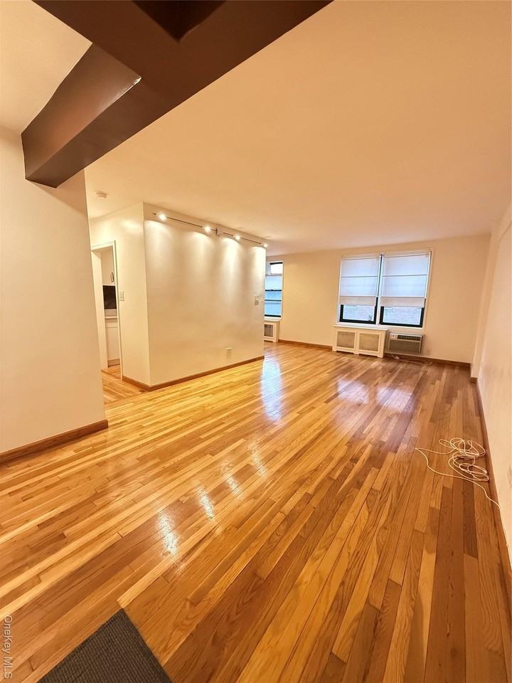 13705 Franklin Ave #2E - Photo 6 of 14