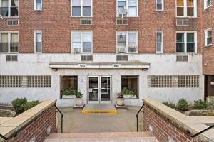 featured image of 610 Waring Ave #5G