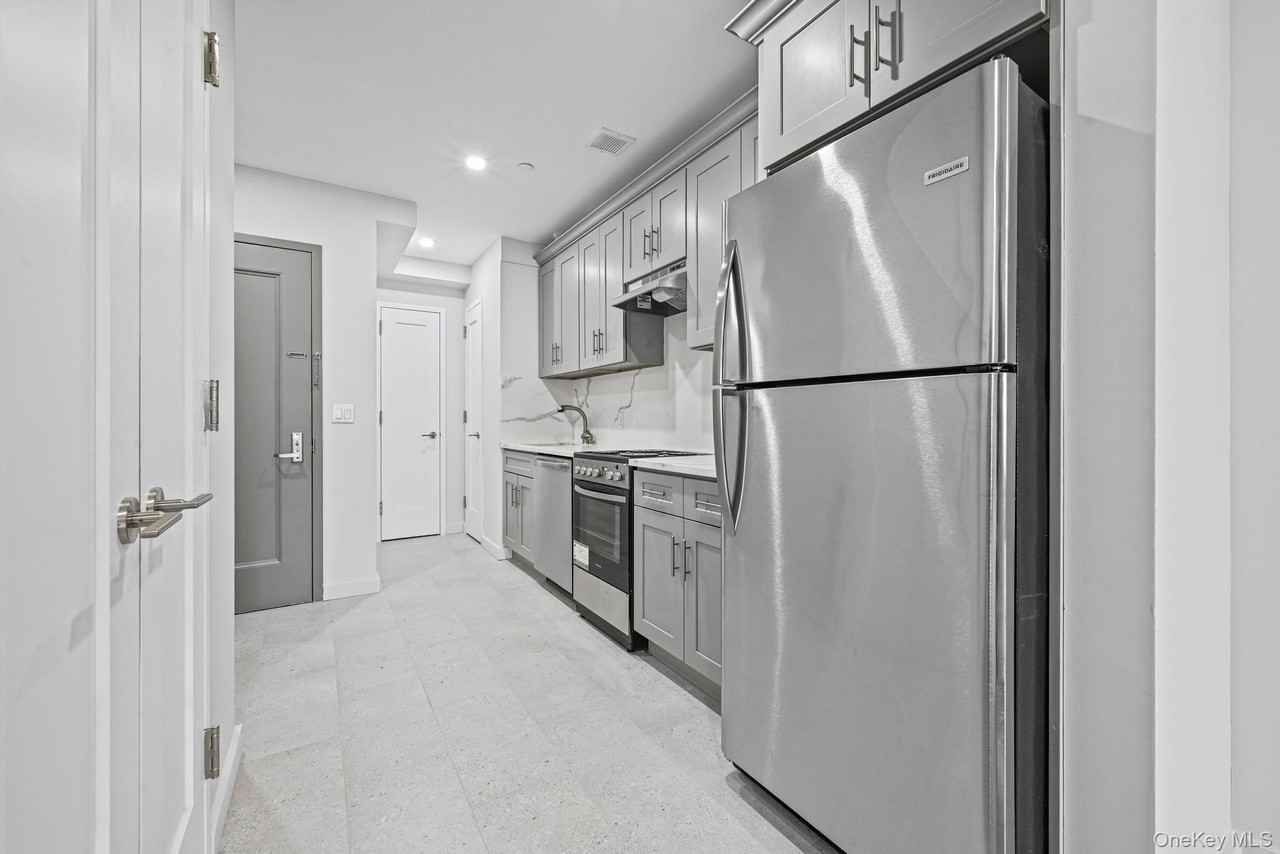 444 Graham Ave Unit 6d - Photo 4 of 17