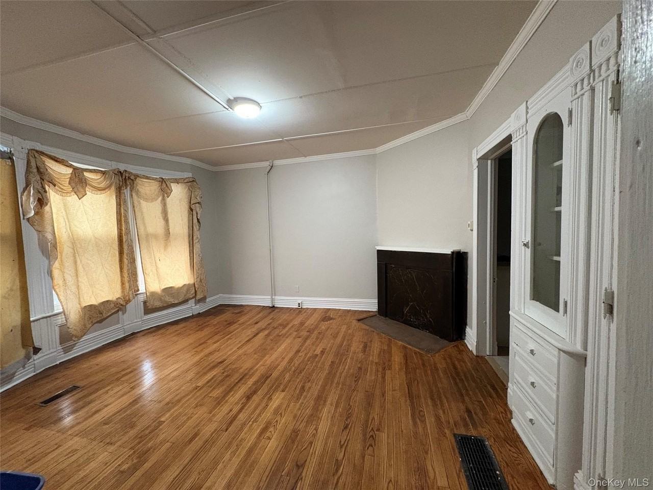 77 Linden Ave - Photo 2 of 7