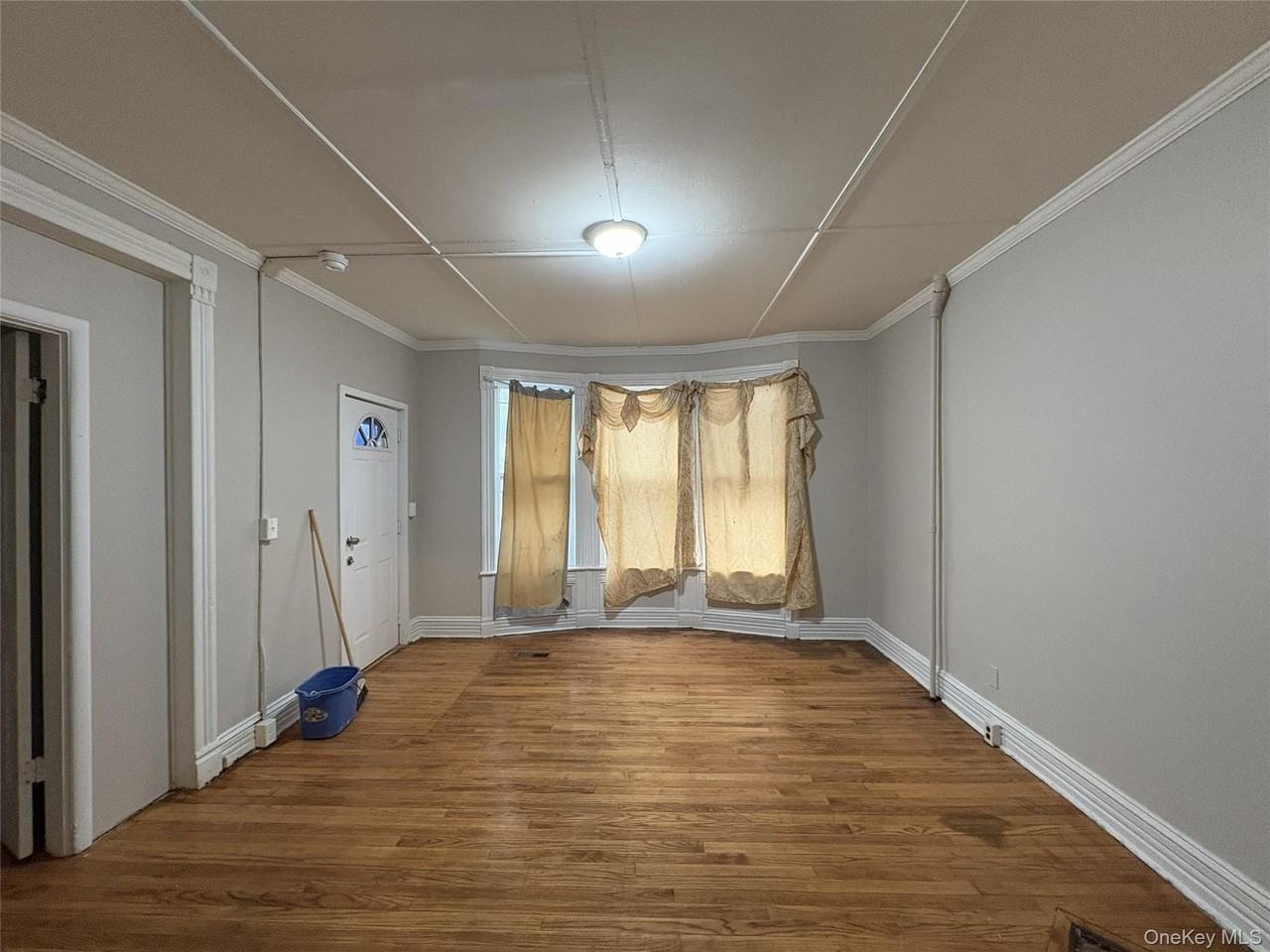 77 Linden Ave - Photo 3 of 7