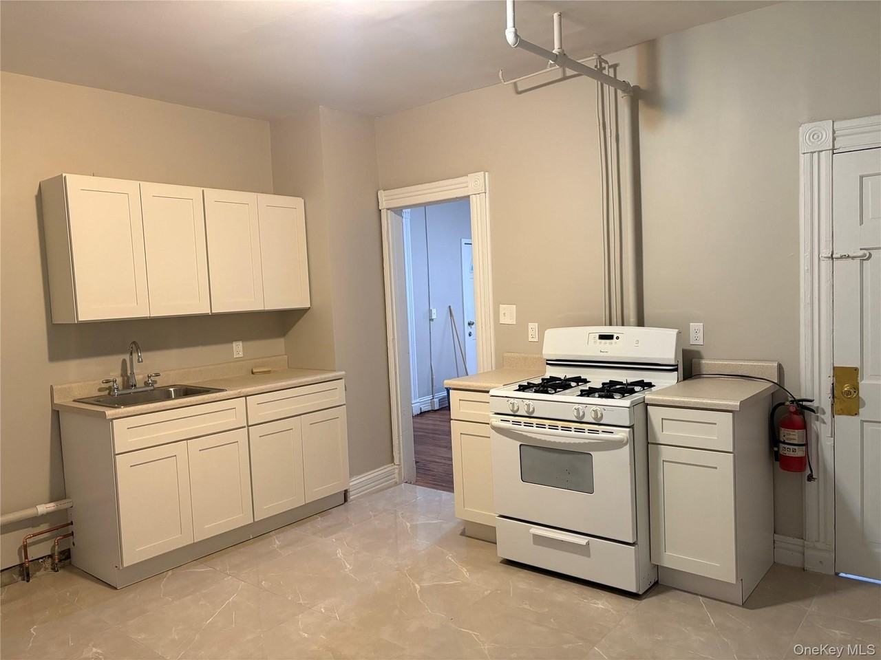 77 Linden Ave - Photo 4 of 7
