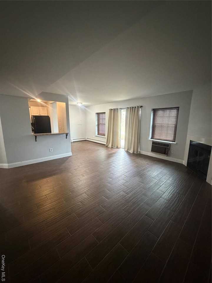 1 Lexington Hl Unit 7 - Photo 4 of 17