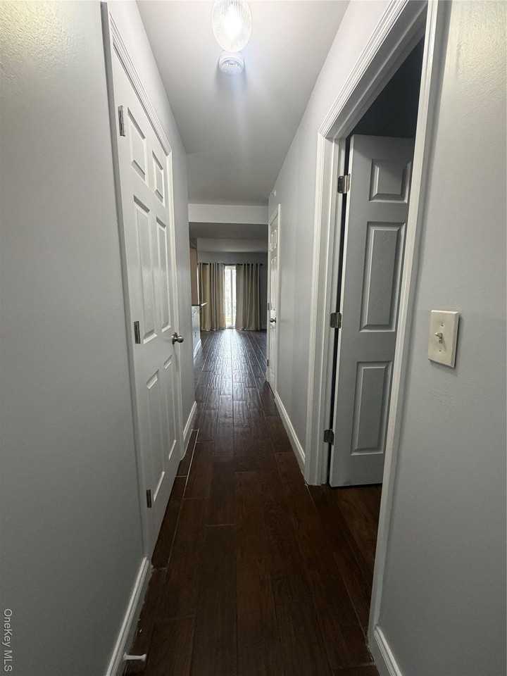 1 Lexington Hl Unit 7 - Photo 6 of 17