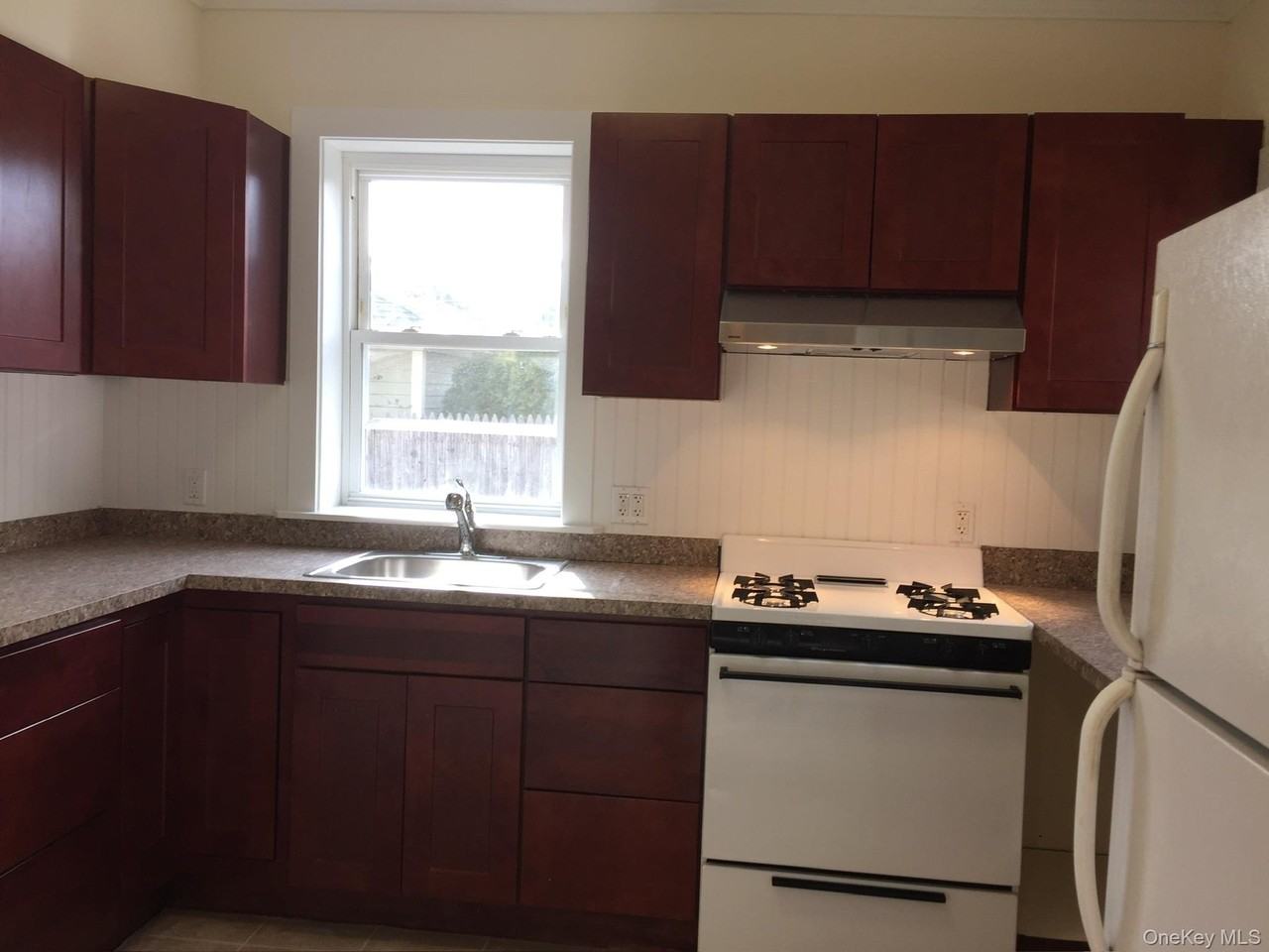 207 Franklin Ave - Photo 6 of 11