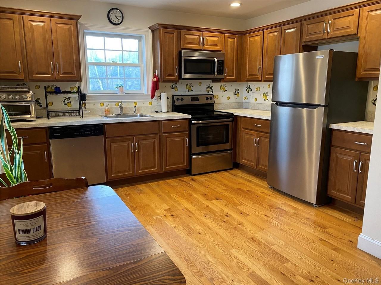 27 N Main St Apt C - Photo 2 of 11