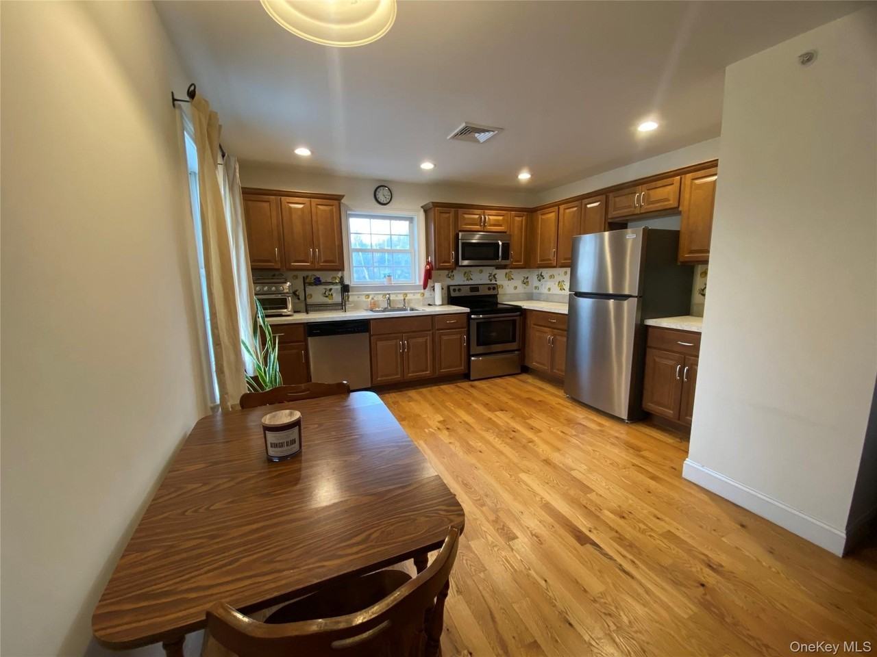 27 N Main St Apt C - Photo 3 of 11