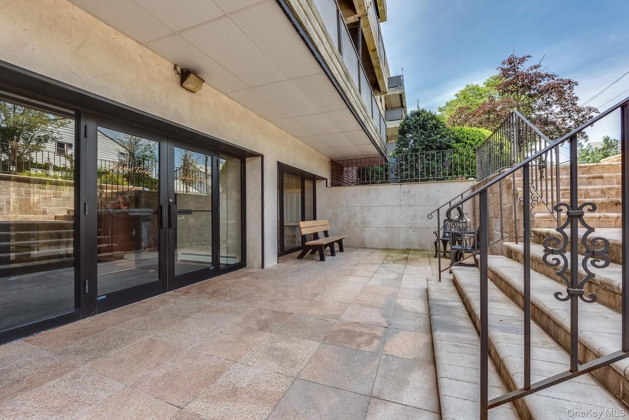 101 Jackson Ave Apt 2p - Photo 2 of 9