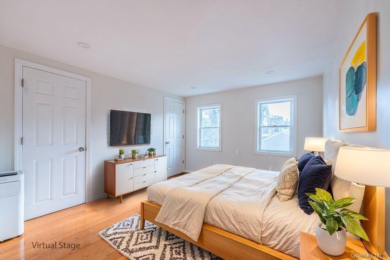 15424 13th Ave - Photo 3 of 7