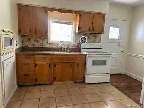 36 Oakland Ave Apt 1 - Photo 3 of 9