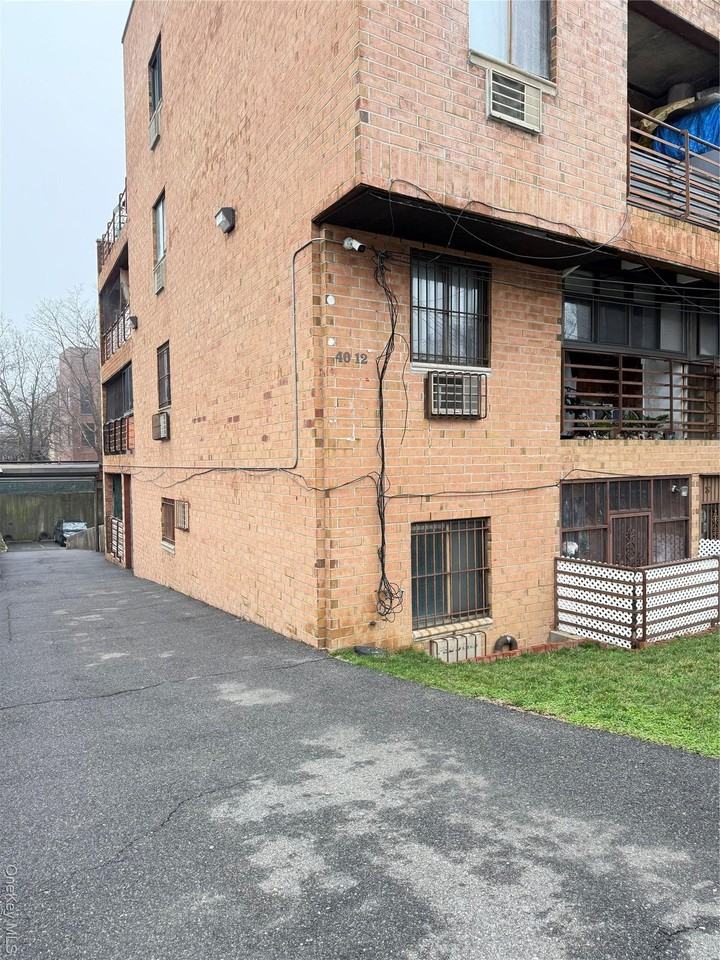 4012 149th St - Photo 2 of 9