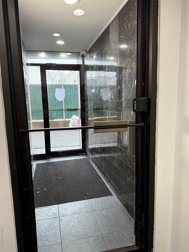 4012 149th St - Photo 3 of 9