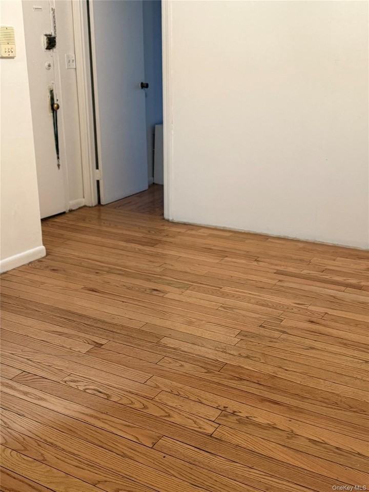 4012 149th St - Photo 5 of 9