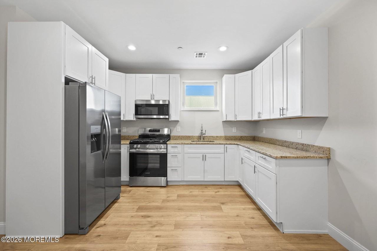 207 Main St Unit D - Photo 2 of 14