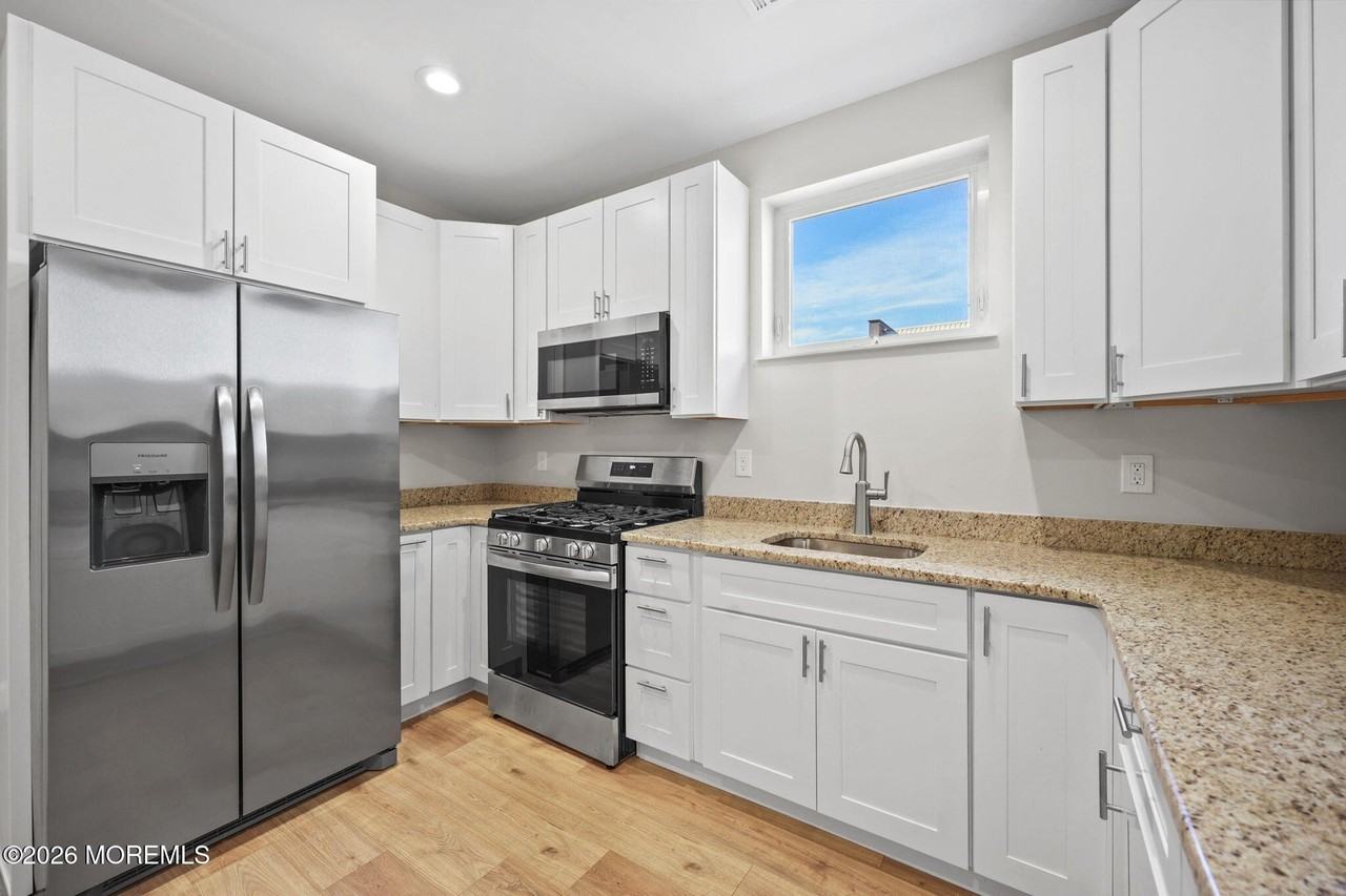 207 Main St Unit D - Photo 3 of 14