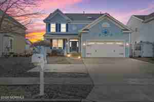 featured image of 297 Bayview Ave