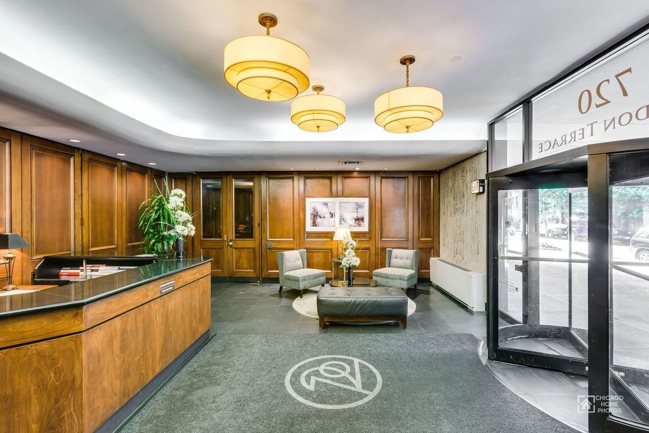 720 W Gordon Ter Apt 16e - Photo 2 of 34