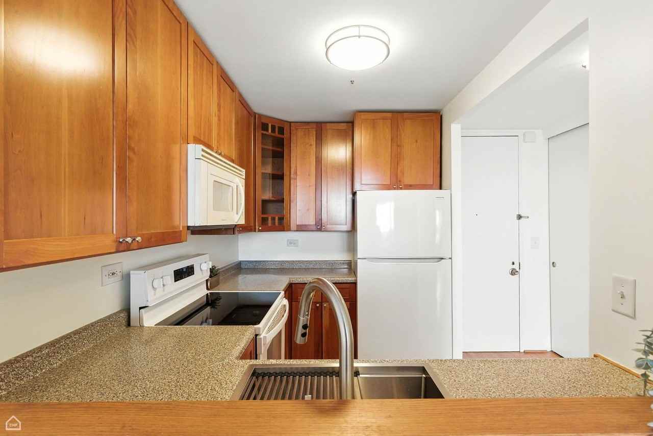 720 W Gordon Ter Apt 16e - Photo 5 of 34