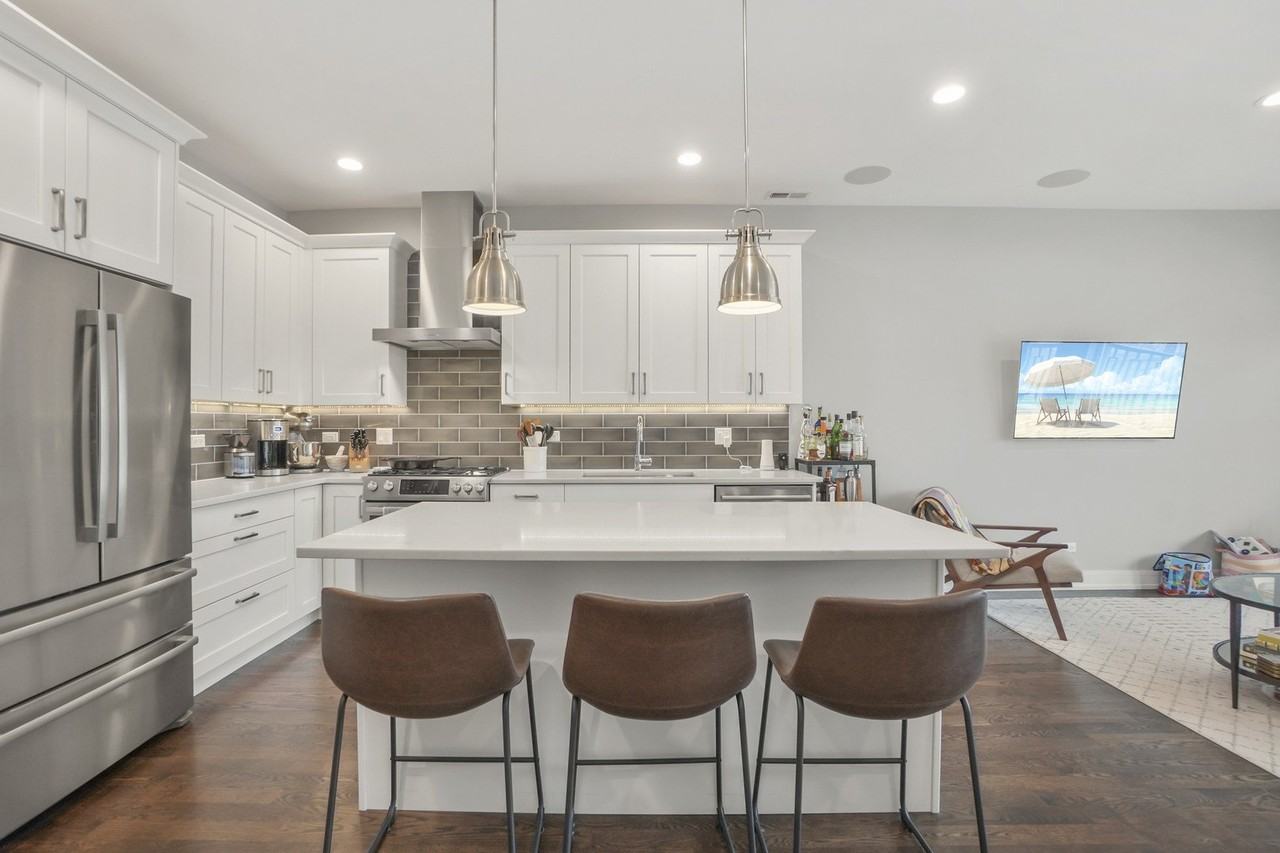 1621 N Humboldt Blvd Apt 2s - Photo 3 of 22