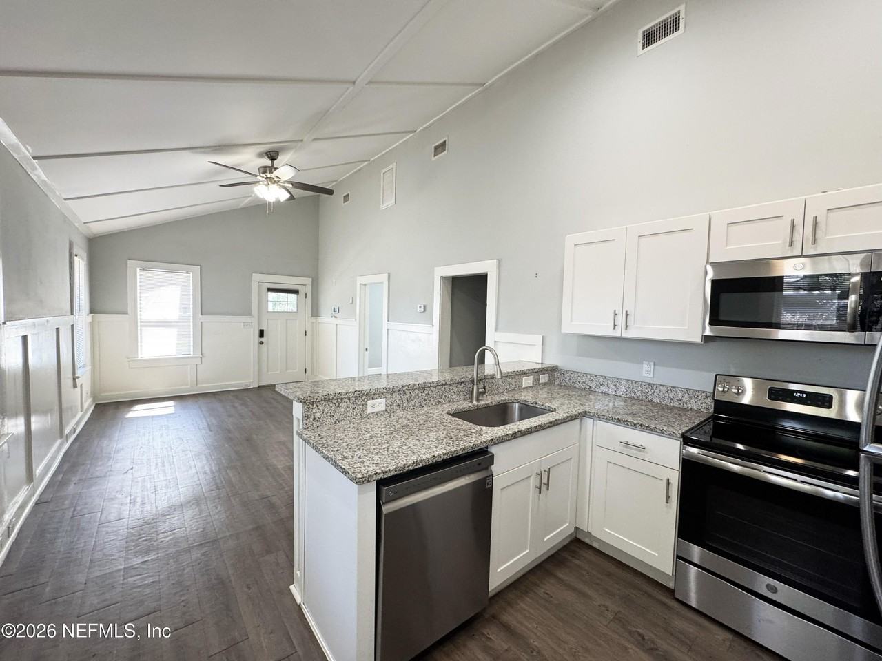 2745 Gilmore St - Photo 4 of 15