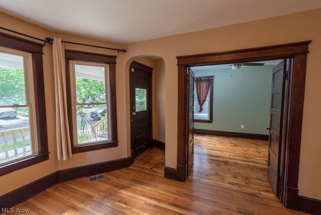 1362 W 59th St - Photo 3 of 20