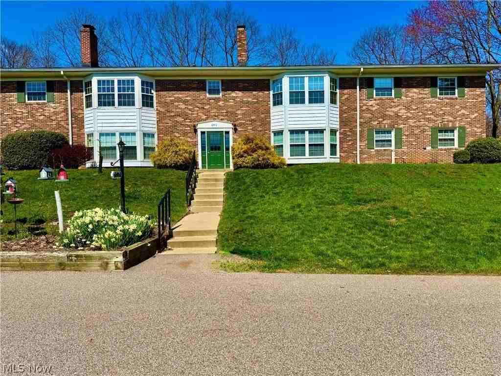 6910 Carriage Hill Dr Apt 202 - Photo 3 of 7