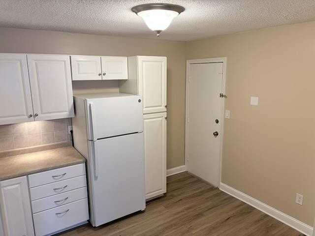 4 Lancelot Ct #8 - Photo 3 of 7