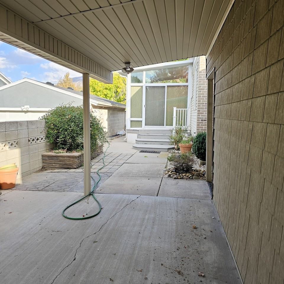 4185 S St - Photo 3 of 17