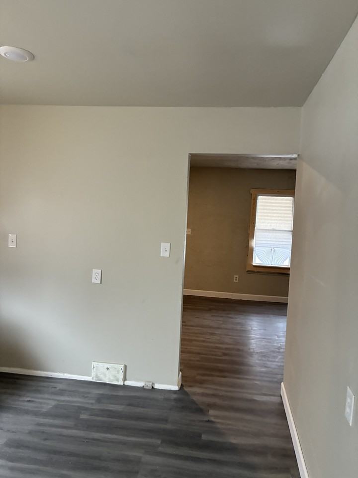 18526 Saint Aubin St #1 - Photo 3 of 36