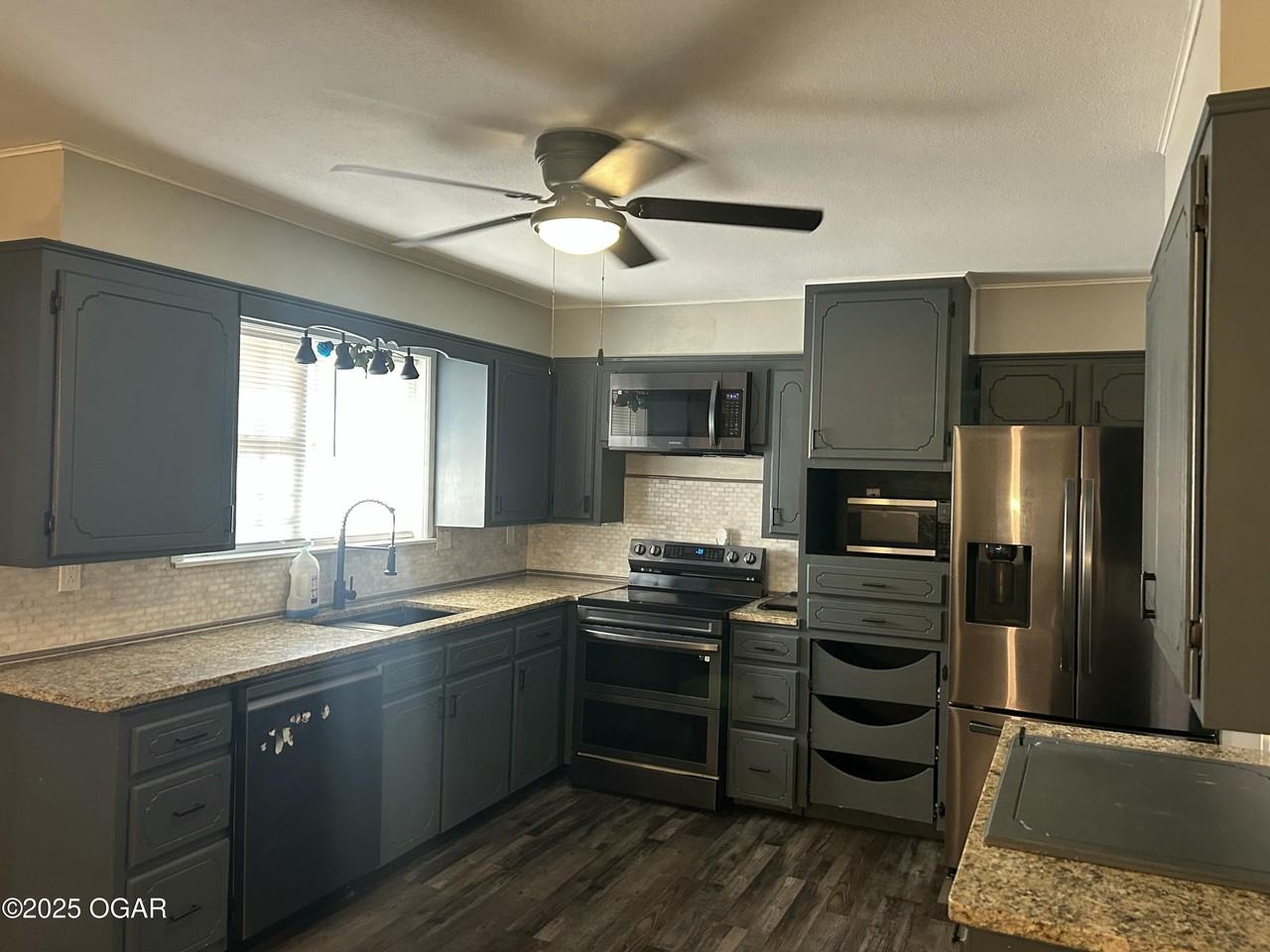 2729 Illinois Ave - Photo 5 of 9