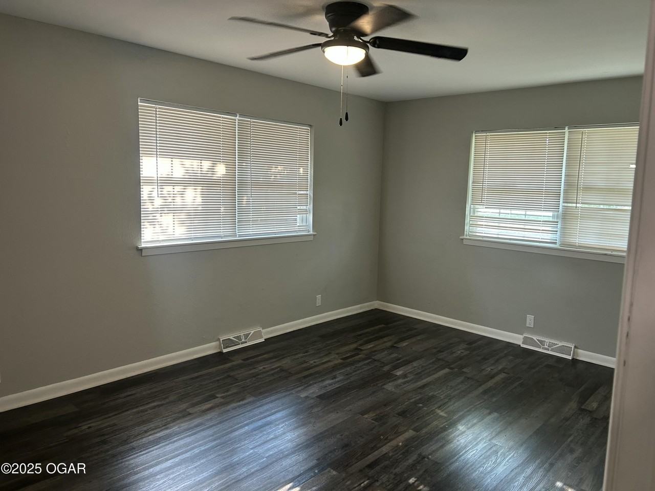 2729 Illinois Ave - Photo 7 of 9