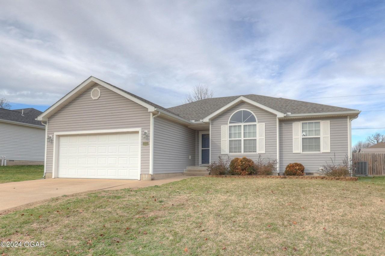 4231 W 28th St - Photo 2 of 35