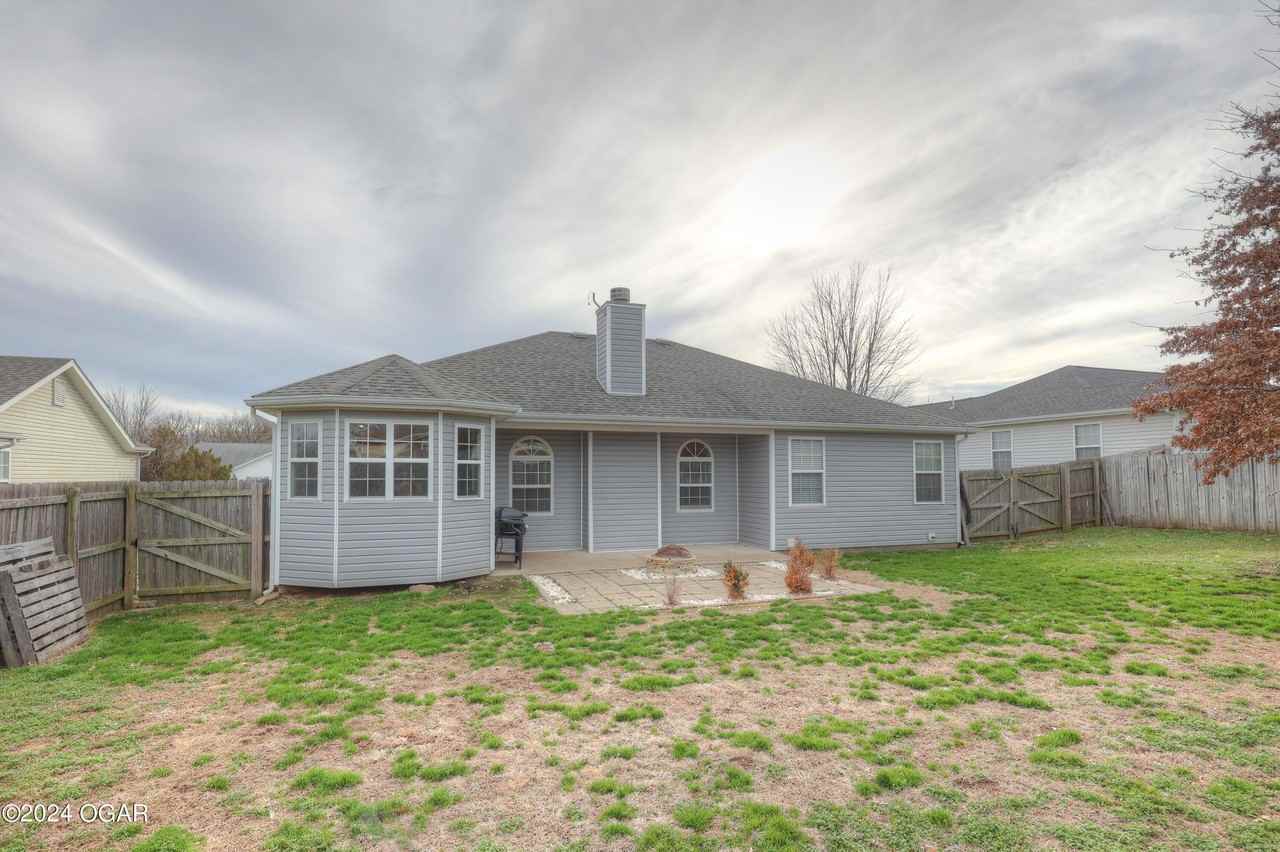 4231 W 28th St - Photo 5 of 35