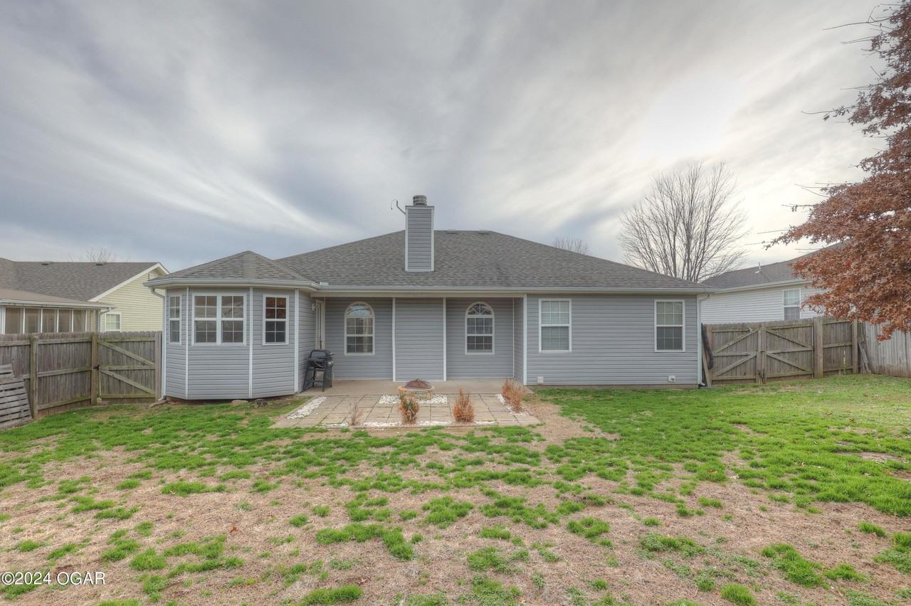 4231 W 28th St - Photo 6 of 35