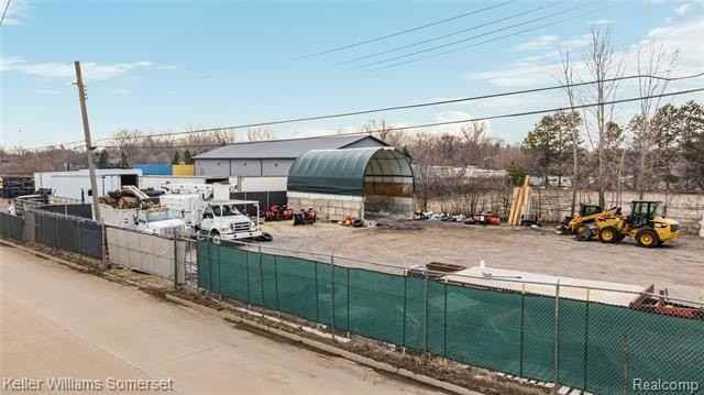 123 E Montcalm St - Photo 2 of 12