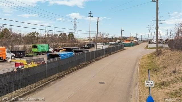 123 E Montcalm St - Photo 3 of 12