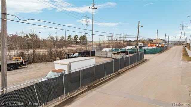 123 E Montcalm St - Photo 5 of 12