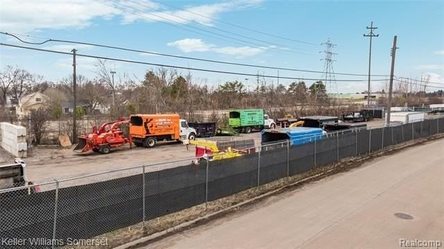 123 E Montcalm St - Photo 6 of 12