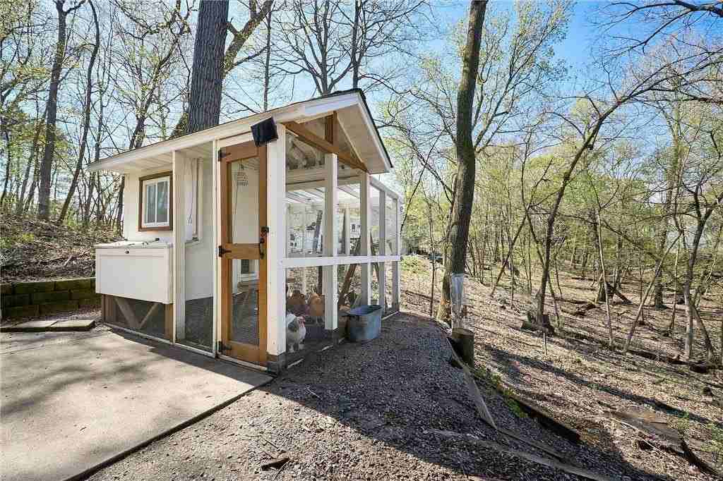 1832 Essex Rd - Photo 2 of 38