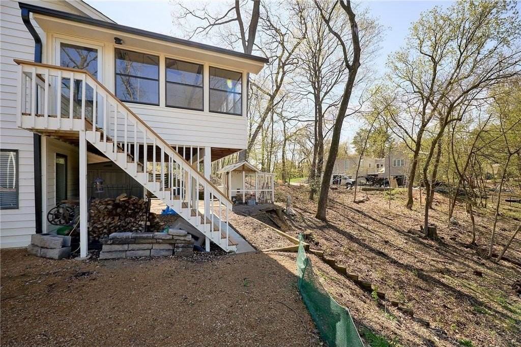 1832 Essex Rd - Photo 4 of 38