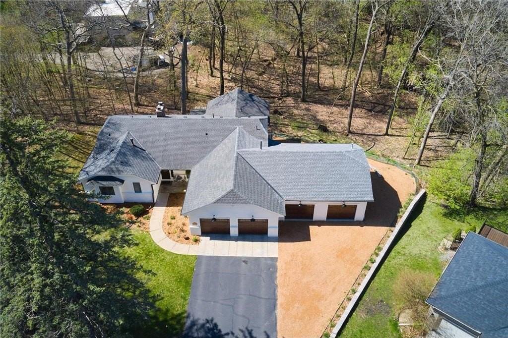 1832 Essex Rd - Photo 5 of 38