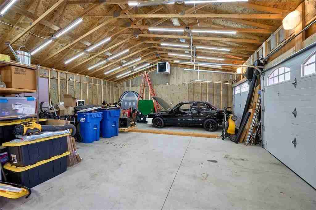 1832 Essex Rd - Photo 7 of 38