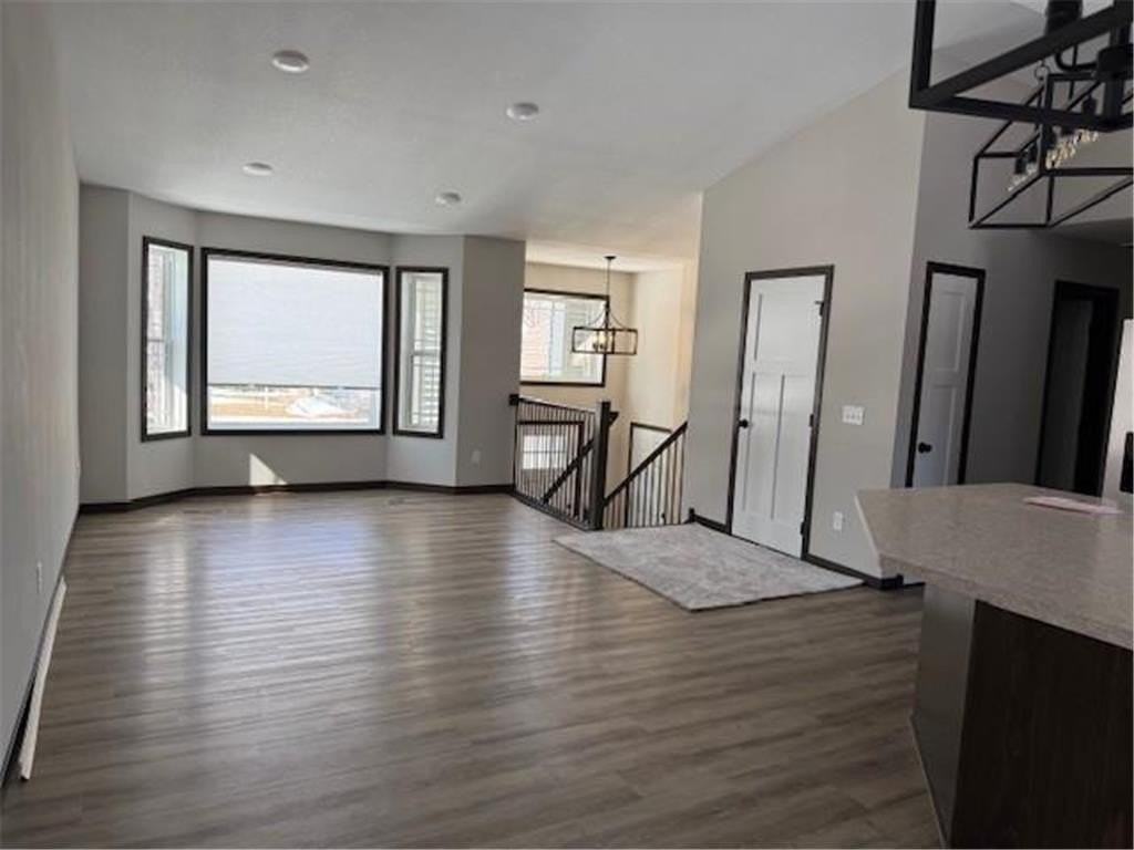 614 Dillon Ave N - Photo 3 of 11