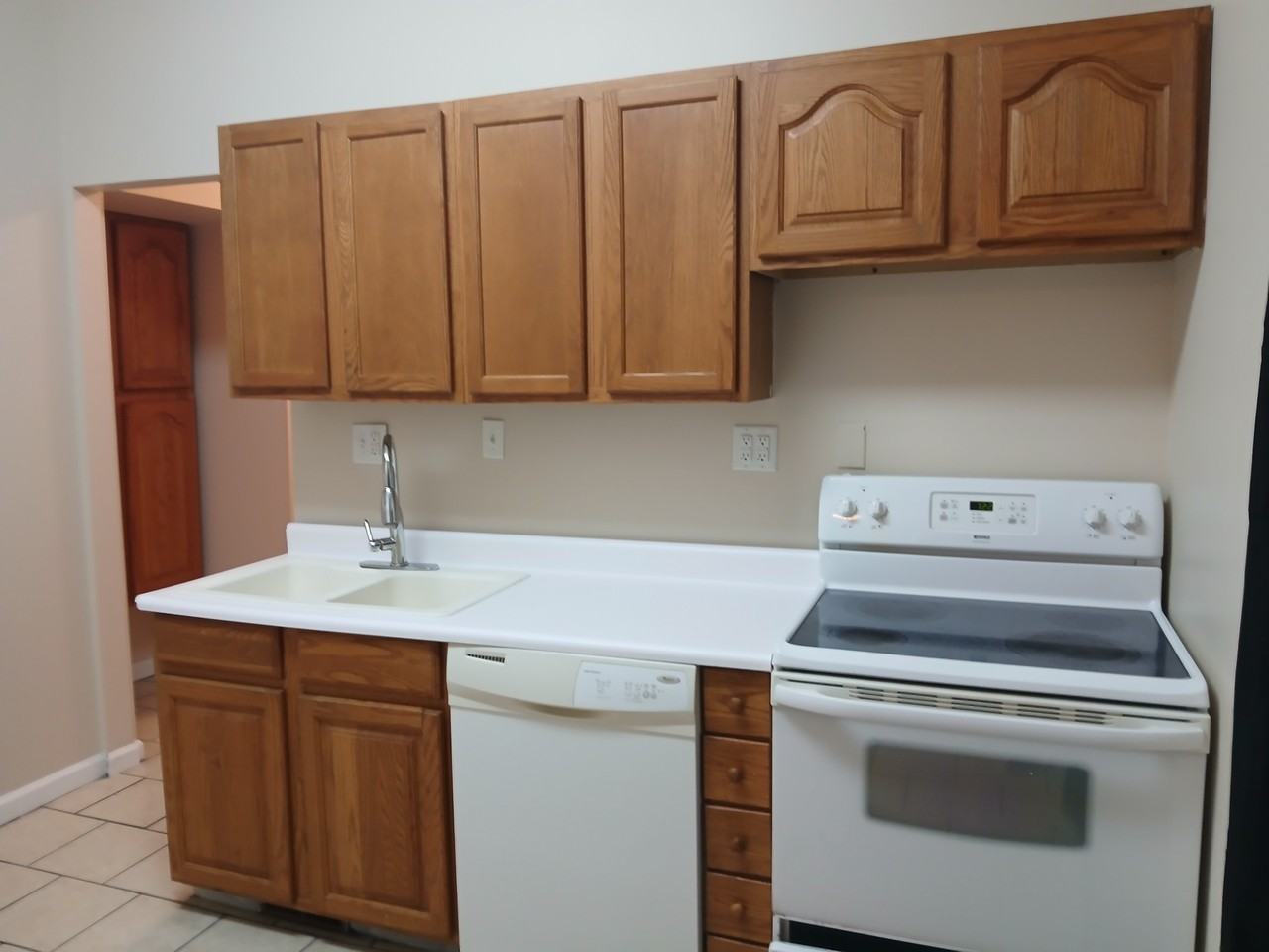 705 S Poplar St #1 - Photo 3 of 12