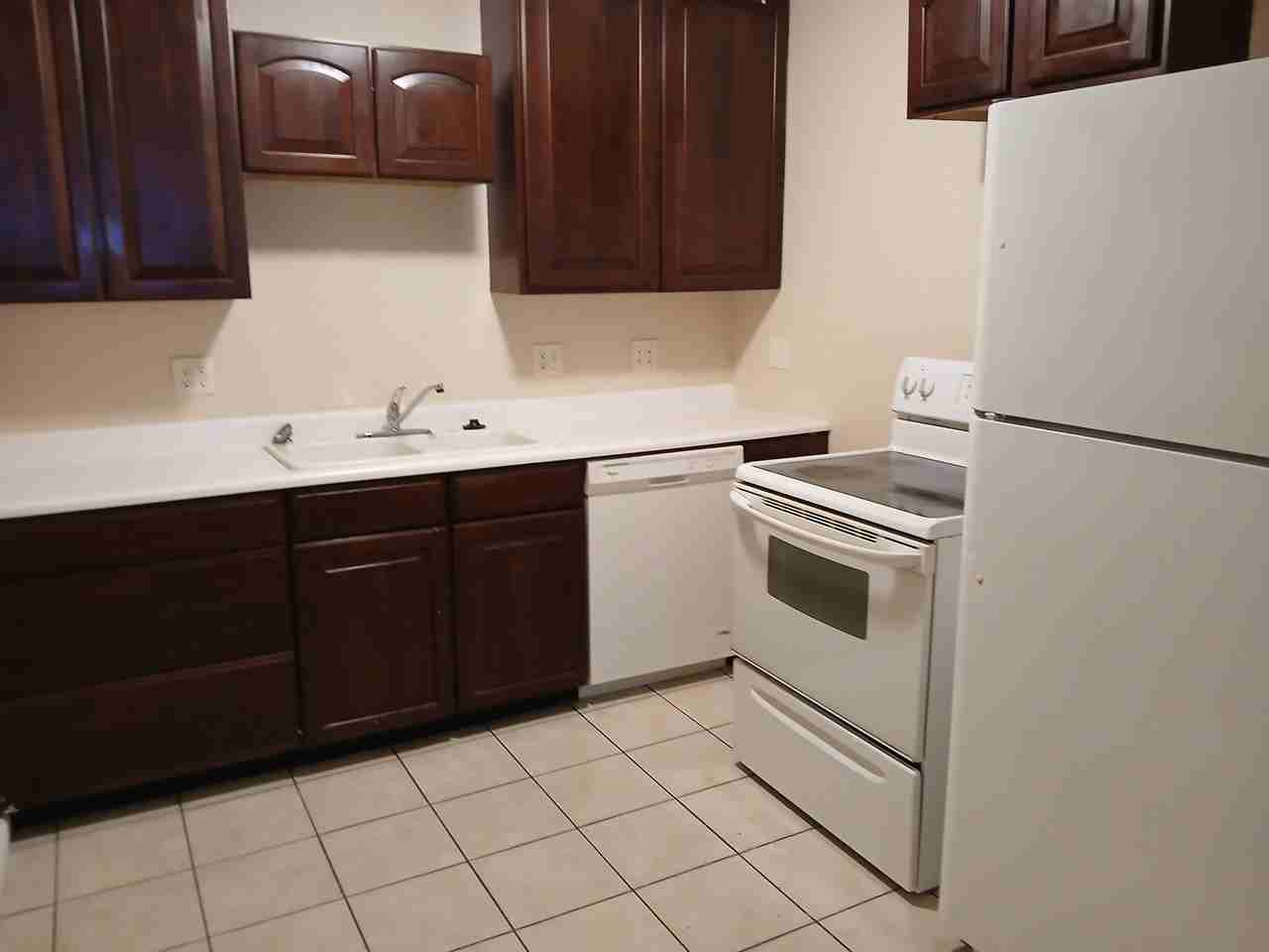 606 W College St Apt 2 #2 - Photo 4 of 12