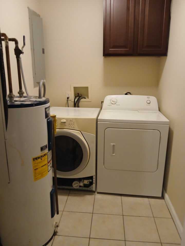 606 W College St Apt 2 #2 - Photo 6 of 12