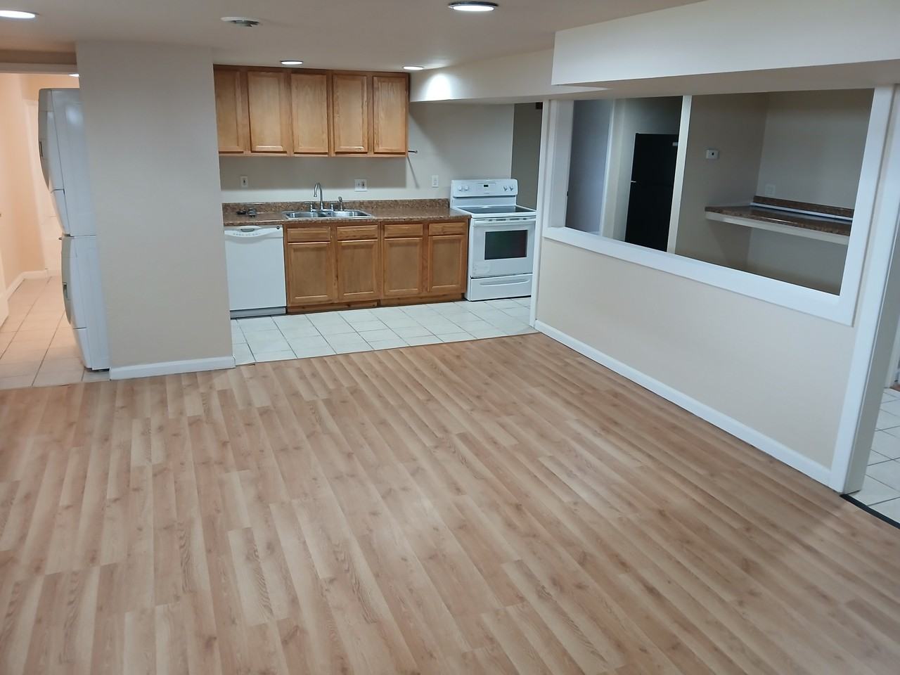 711 S Poplar St Apt C #C - Photo 4 of 13