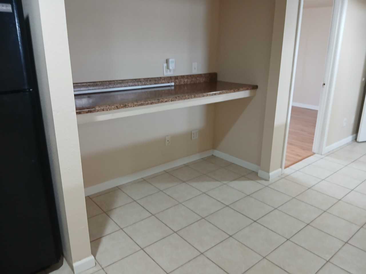 711 S Poplar St Apt C #C - Photo 6 of 13